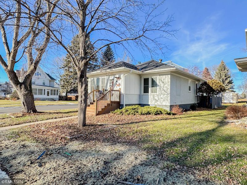 622 E Depue Ave, Olivia, MN 56277