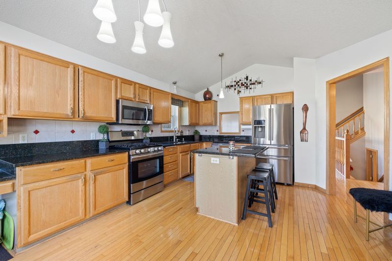14925 Oakcrest Cir, Savage, MN 55378