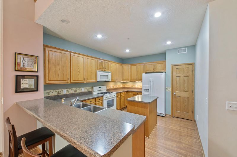 4629 Bloomberg Ln, Inver Grove Heights, MN 55076