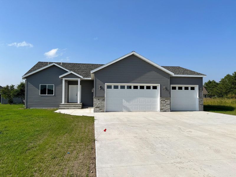 714 11th St NW, Perham, MN 56573