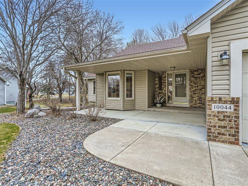 10044 Highview Ct, Champlin, MN 55316