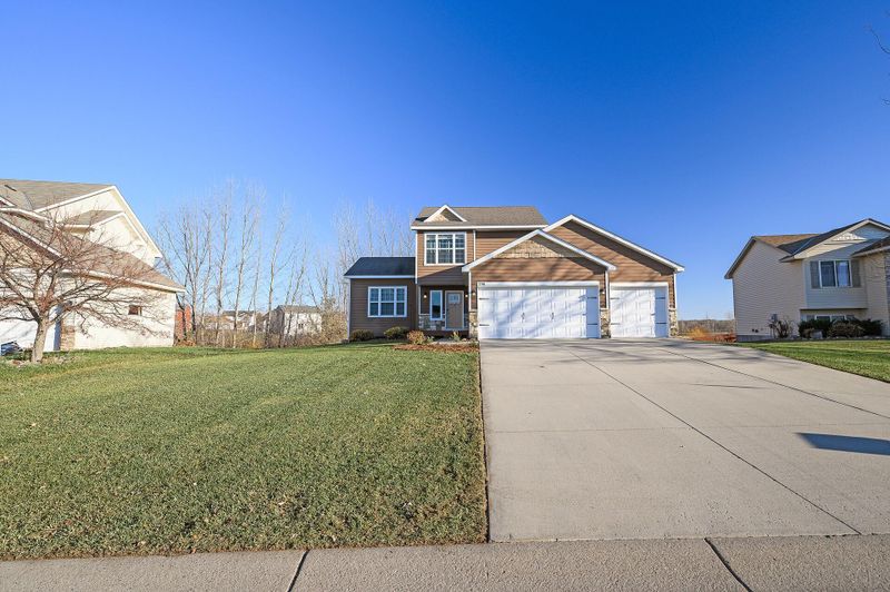 290 Greenway Dr, Delano, MN 55328