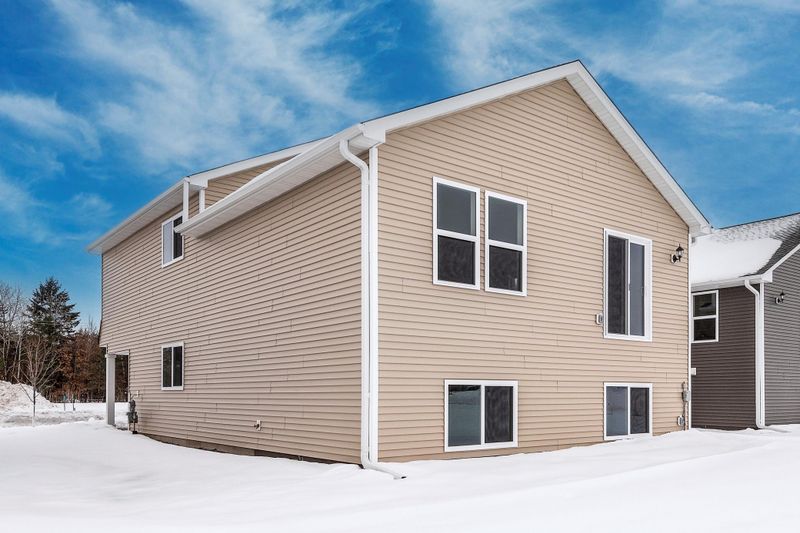 39690 Fallbrook Ave, North Branch, MN 55056