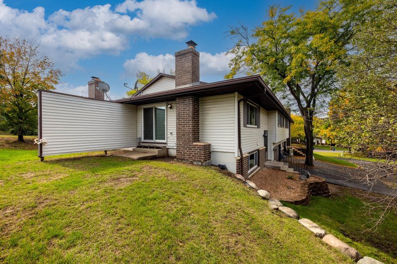 10713 Zinran Cir S, Bloomington, MN 55438
