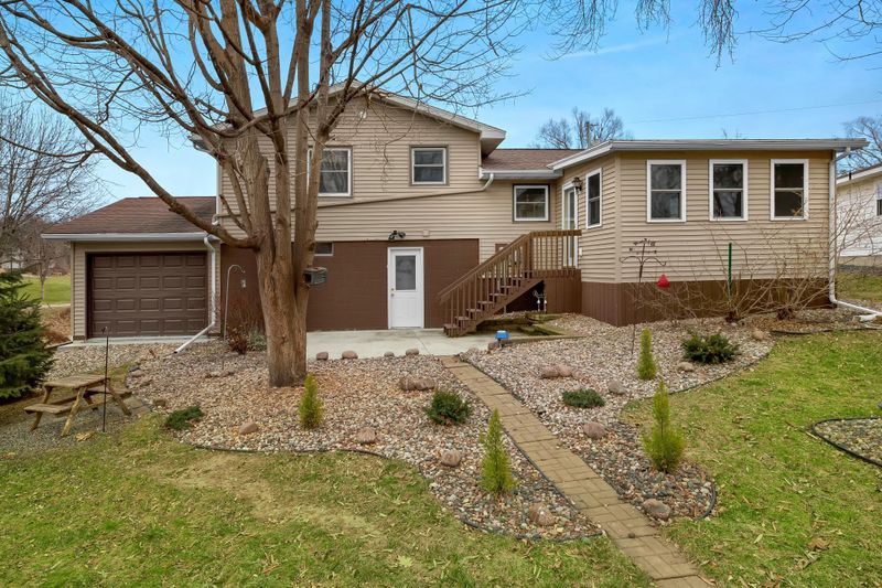 417 Park St, La Crescent, MN 55947