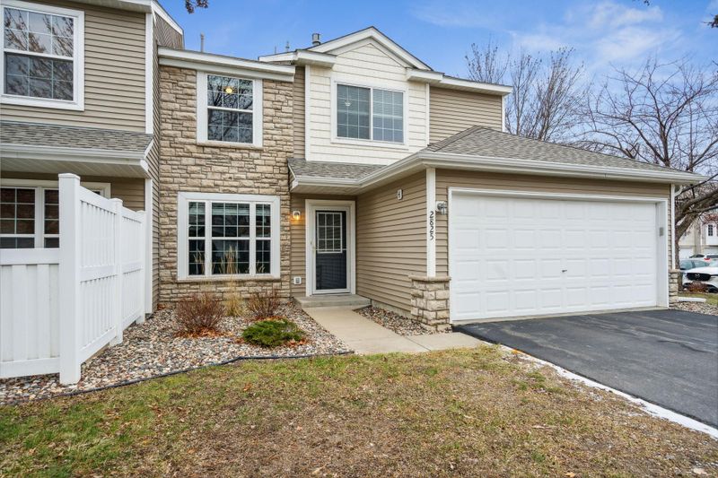 2825 Coach Pl, Chanhassen, MN 55317