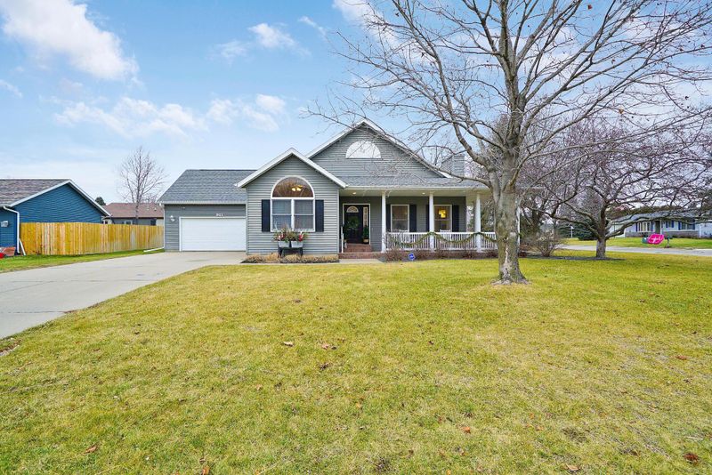 921 Valley View Rd, Lake City, MN 55041