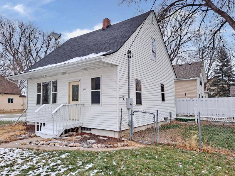 330 7th St N, Albany, MN 56307