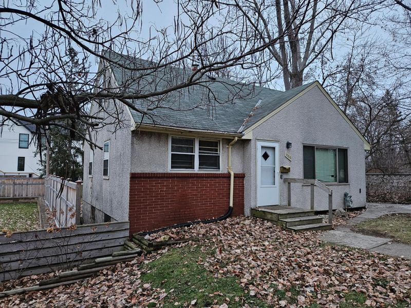 1088 Colne St, Saint Paul, MN 55103