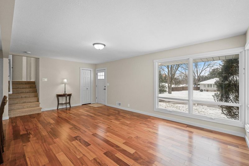 3882 Effress Rd, White Bear Lake, MN 55110
