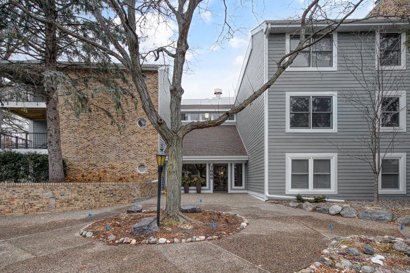 3000 Saint Albans Mill Rd #112, Minnetonka, MN 55305