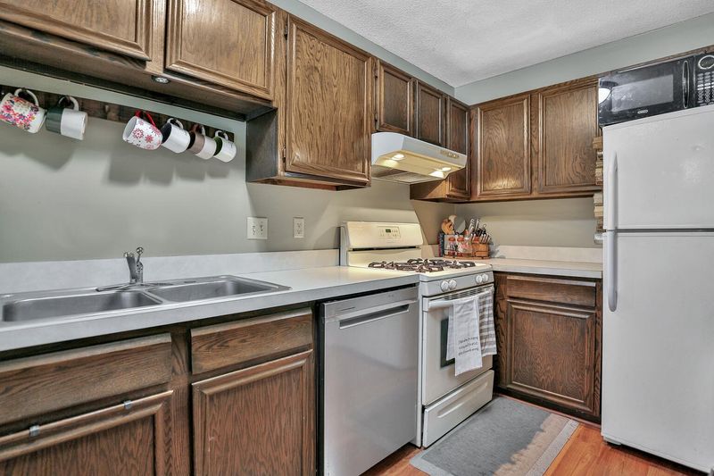 3663 Granada Cir N, Oakdale, MN 55128