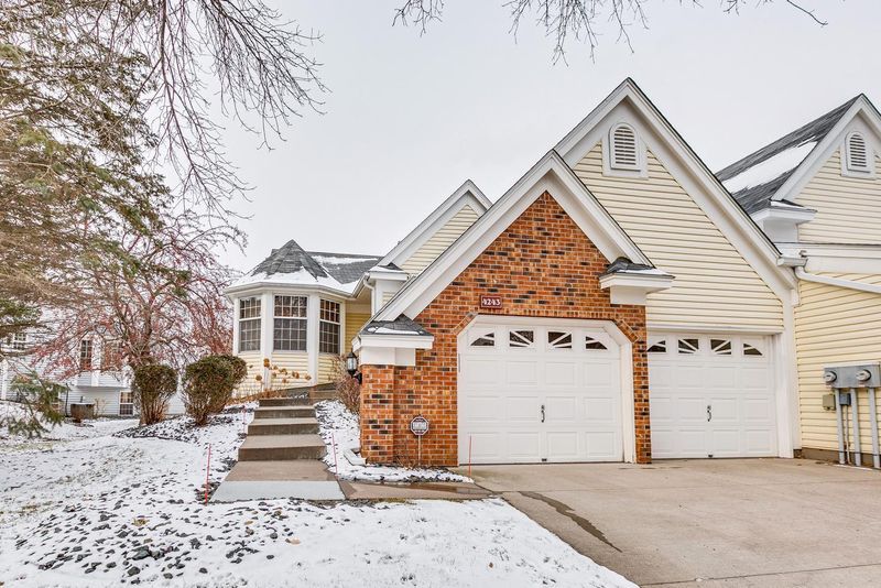 4243 Pond View Dr, White Bear Lake, MN 55110