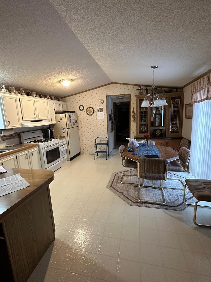 606 1st St S, Karlstad, MN 56732