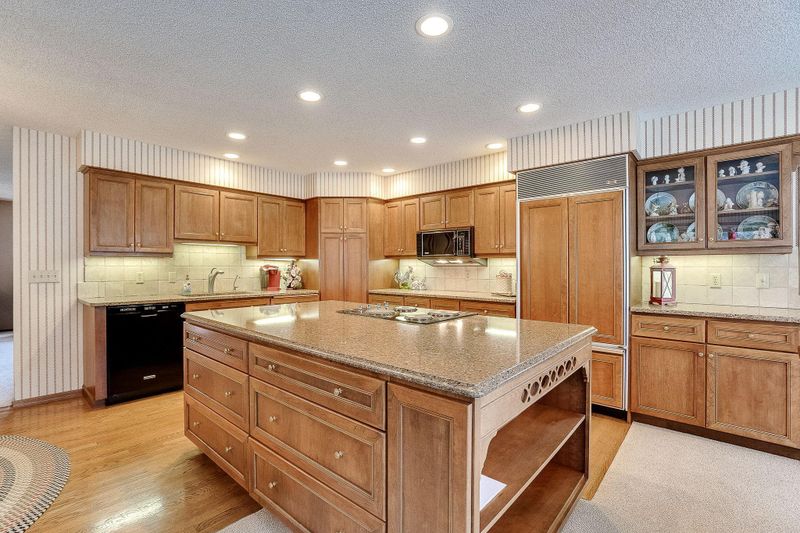 4222 Sequoia Dr, Eagan, MN 55122
