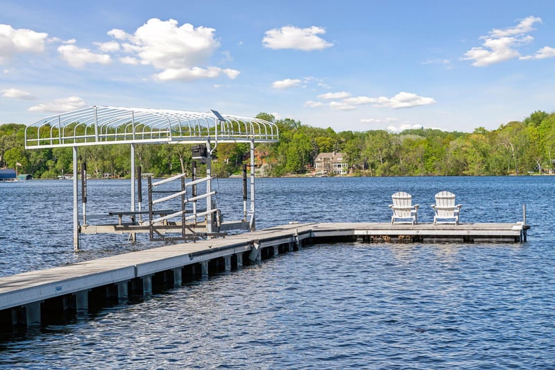 5885 Christmas Lake Rd, Excelsior, MN 55331