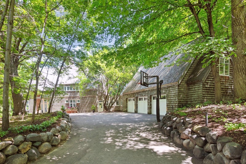 5885 Christmas Lake Rd, Excelsior, MN 55331