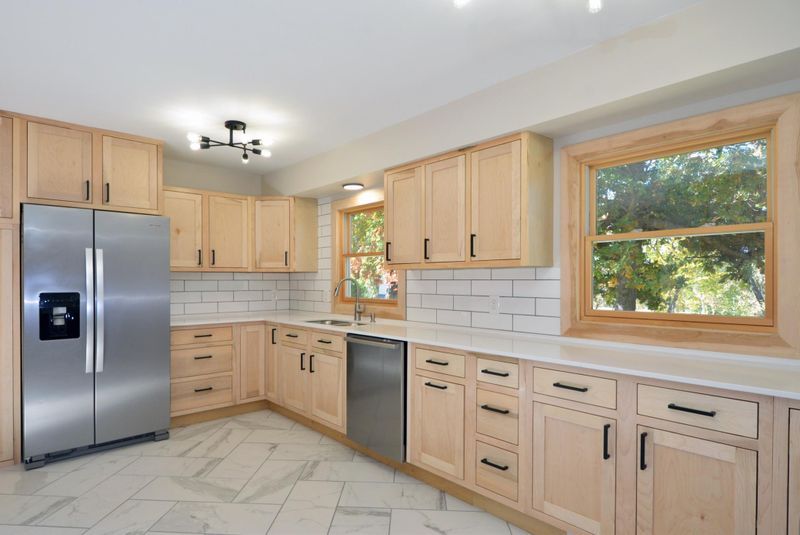 5625 Hansen Rd, Edina, MN 55436