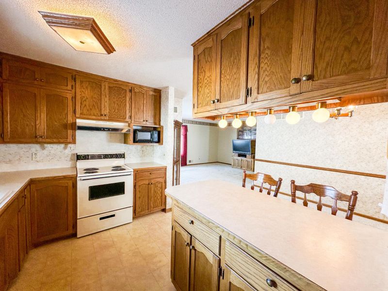 907 N Nicollet St, Winthrop, MN 55396