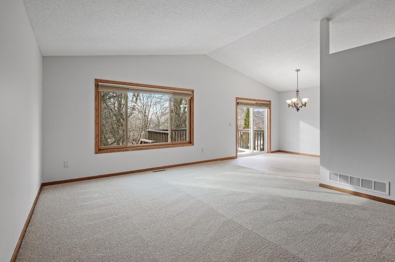 1245 Lakewood Dr N, Maplewood, MN 55119