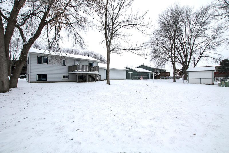 954 Merrill St SW, Hutchinson, MN 55350