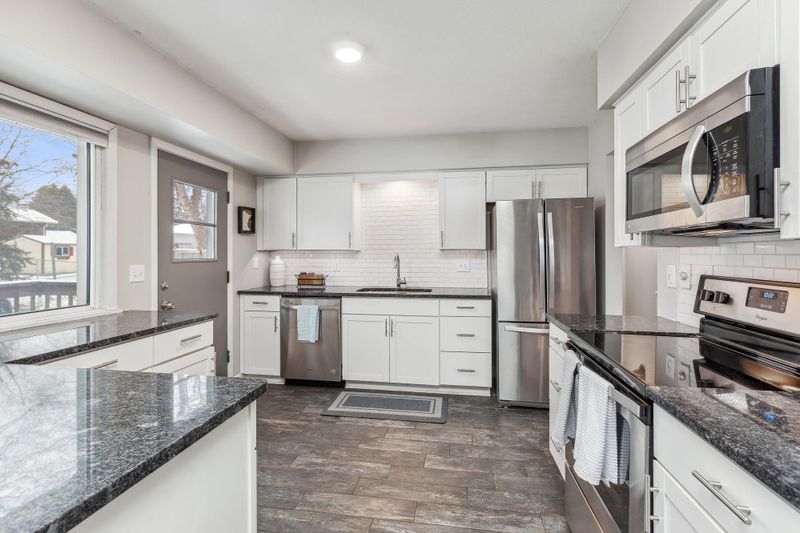 5930 Independence Ave N, New Hope, MN 55428