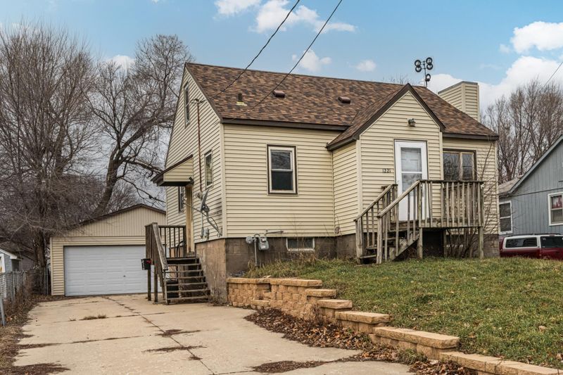 1221 11th Ave SE, Rochester, MN 55904