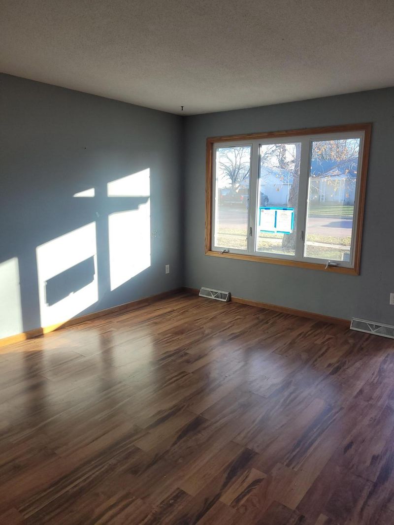 1107 Mountain Lake Rd, Mountain Lake, MN 56159