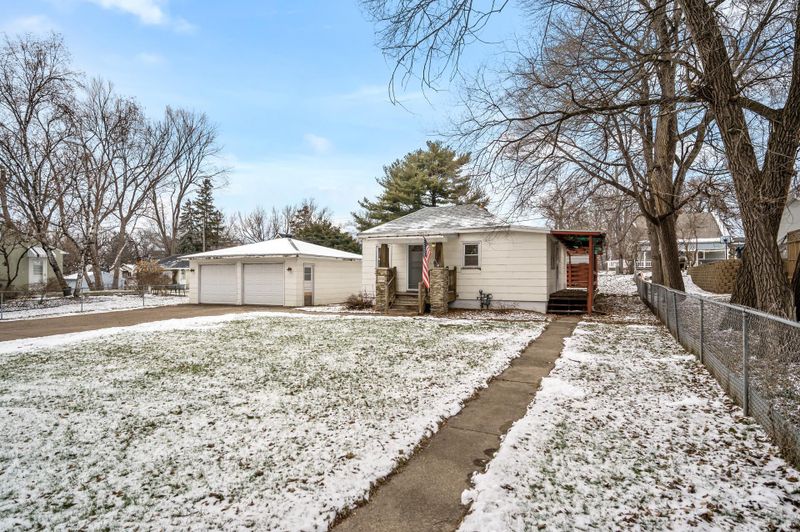 2725 6th Ave E, North Saint Paul, MN 55109