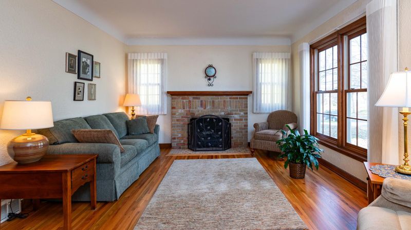 1850 Montreal Ave, Saint Paul, MN 55116