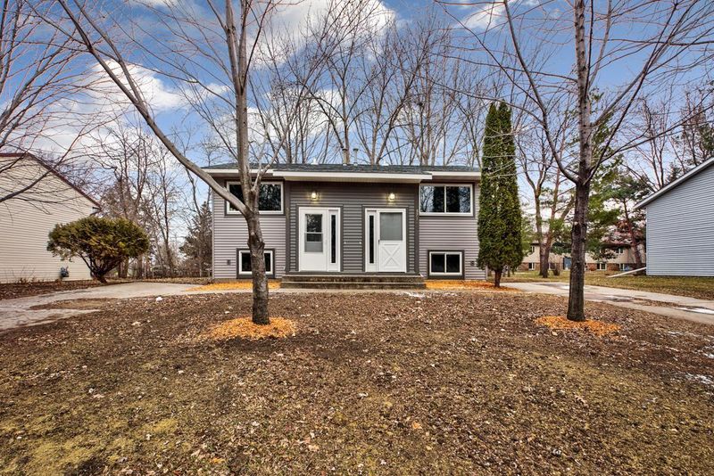 573 N Montgomery Ave, Le Center, MN 56057