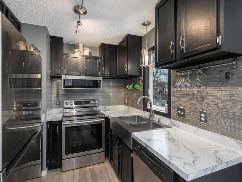17385 Rustic Hills Dr, Eden Prairie, MN 55346