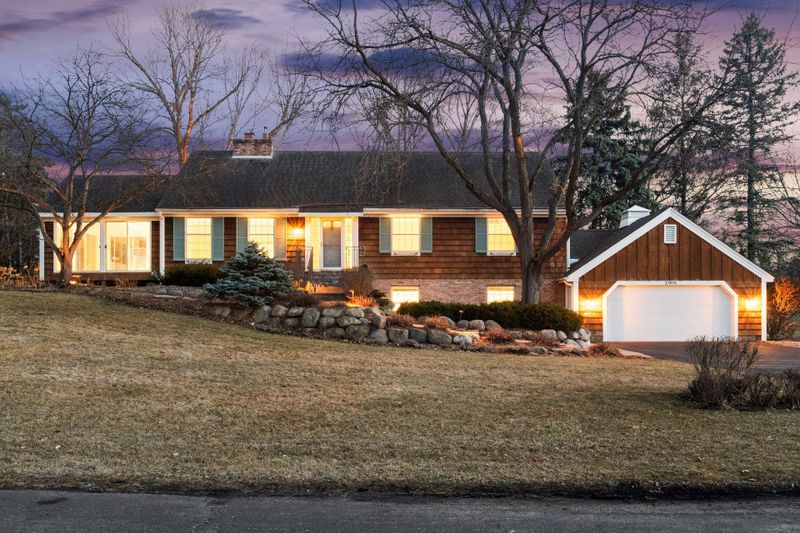 17875 Highland Ave, Deephaven, MN 55391