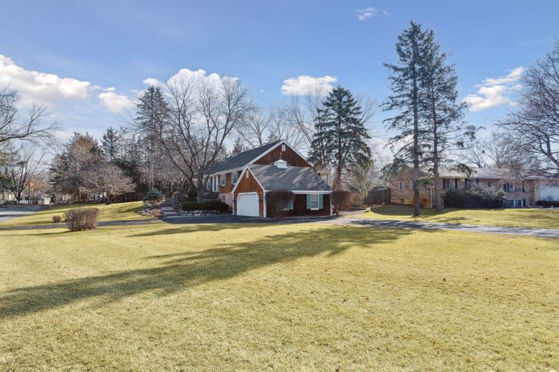 17875 Highland Ave, Deephaven, MN 55391
