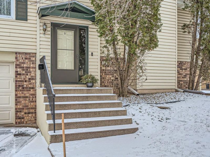5326 Beachside Dr, Minnetonka, MN 55343