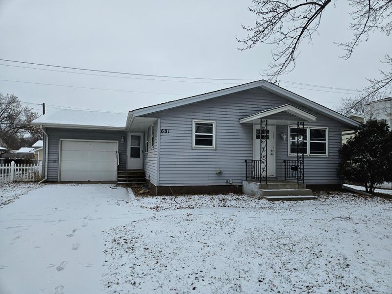 601 5th Ave NE, Osseo, MN 55369