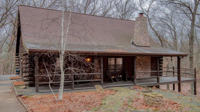 W2865 Rim Rock Rd, Eau Claire, WI 54701