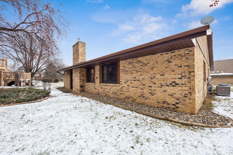 2804 Robinwood Way, Woodbury, MN 55125