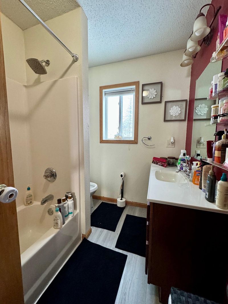 320 Gould Ave SE, Bemidji, MN 56601