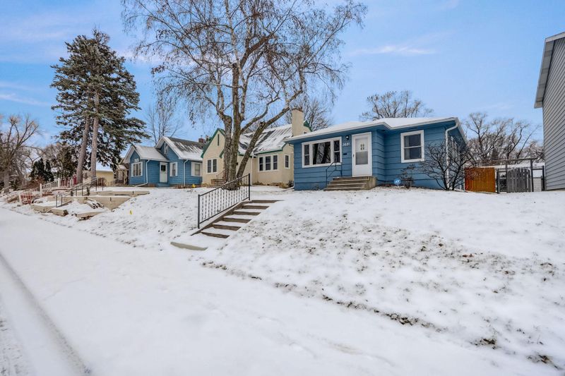 3681 Hubbard Ave N, Robbinsdale, MN 55422