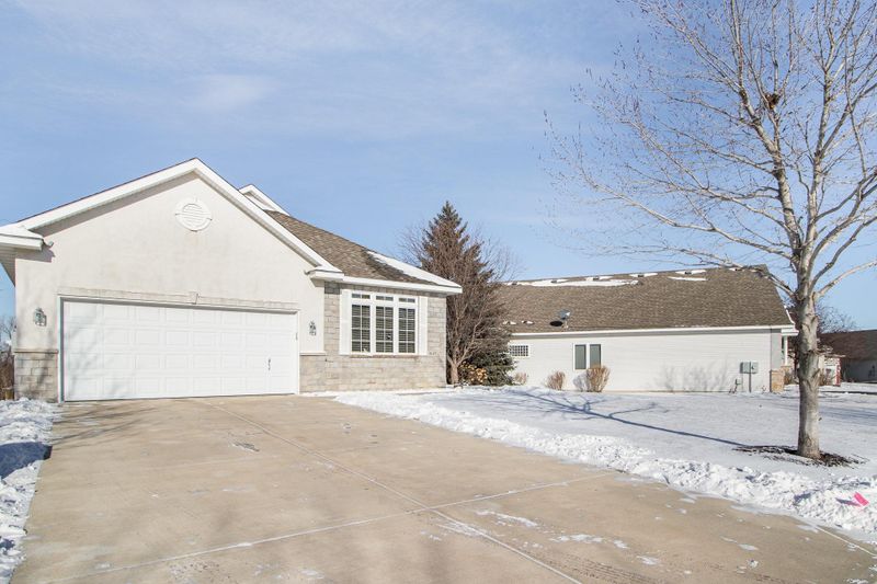 3687 Crosslough Trl, Rosemount, MN 55068