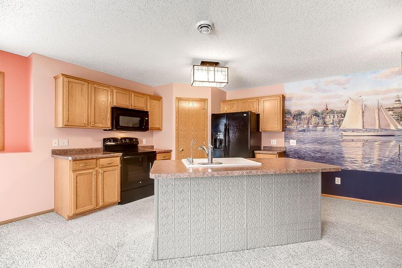 2746 Ridgeview Dr, Red Wing, MN 55066