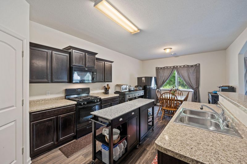 1106 Sunset Ave, Montrose, MN 55363