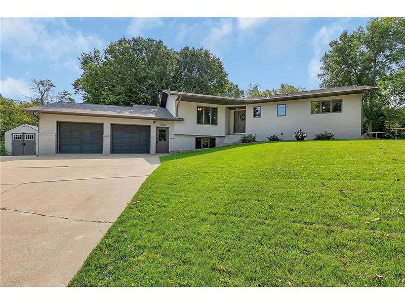 512 Scenic Dr S, Sartell, MN 56377