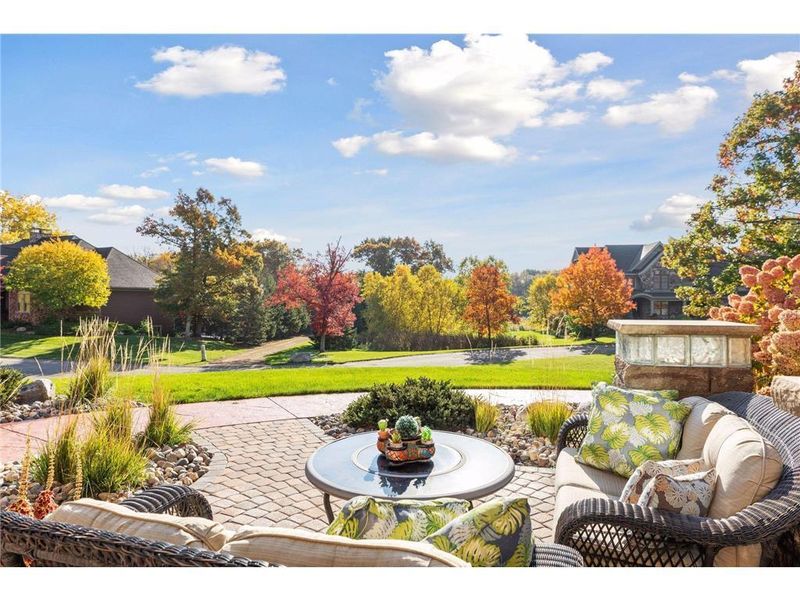 21 Crescent Ln, North Oaks, MN 55127