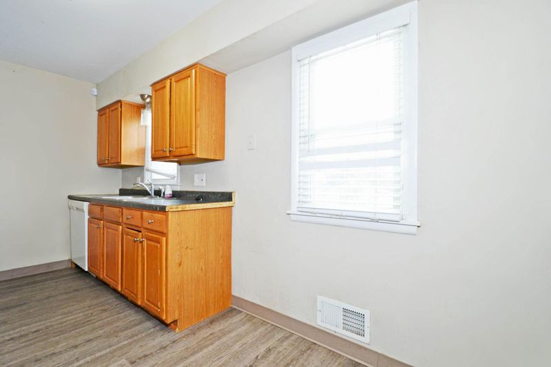 4976 3rd St NE, Fridley, MN 55421