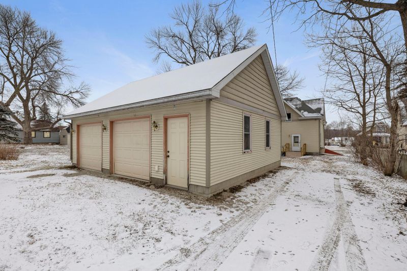 215 S 4th St, Henderson, MN 56044