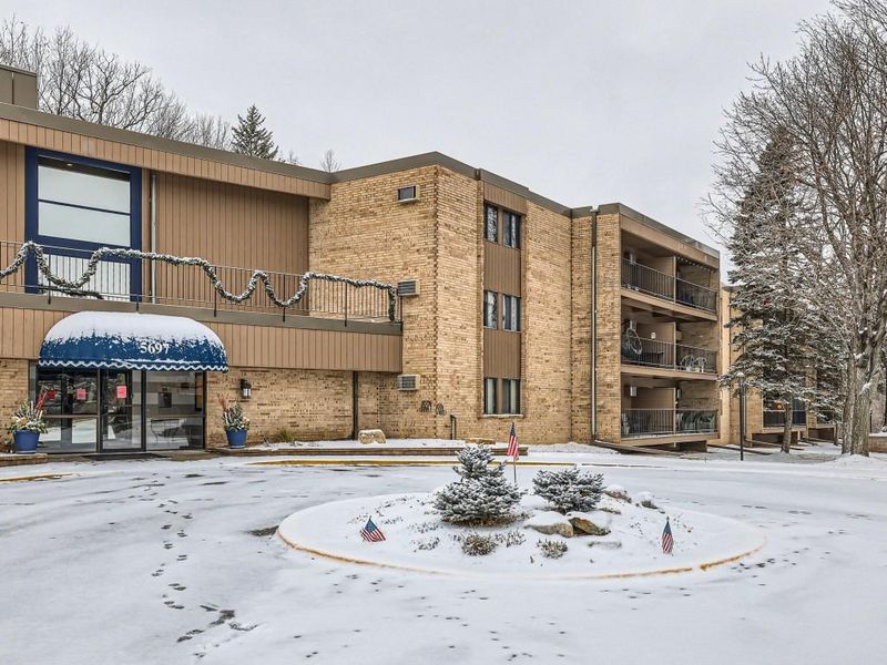 5697 Green Circle Dr #207, Minnetonka, MN 55343