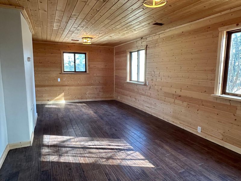 3944 Maple St, Kettle River, MN 55757