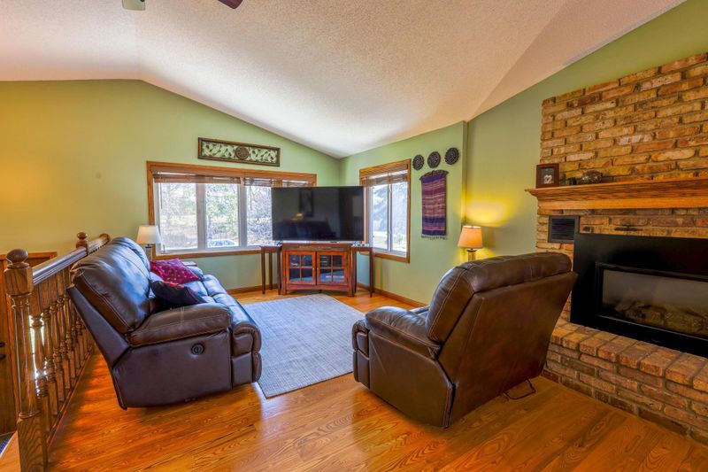 4591 W Greenleaf Dr, Eagan, MN 55123
